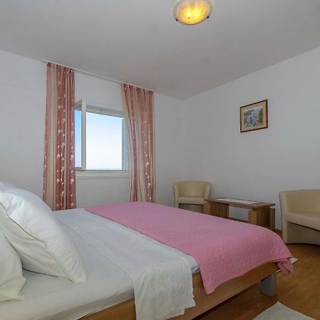 House Green Side Sunset- Four Bedroom House With Pool And Sea View Prigradica Esterno foto
