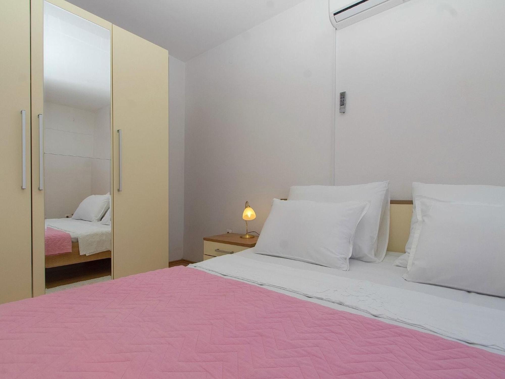 House Green Side Sunset- Four Bedroom House With Pool And Sea View Prigradica Esterno foto