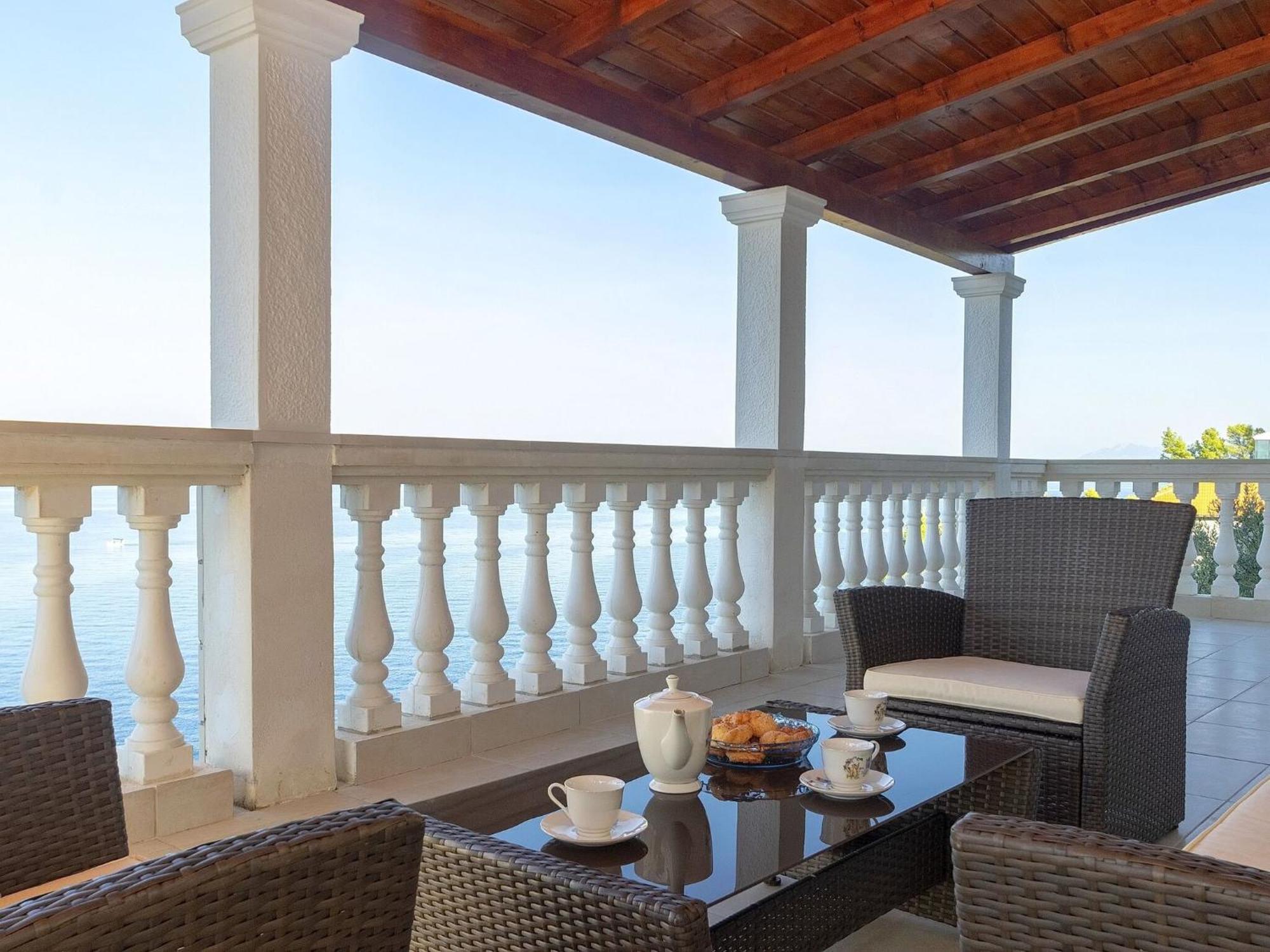 House Green Side Sunset- Four Bedroom House With Pool And Sea View Prigradica Esterno foto